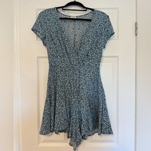 Garage extra small floral romper in great condition